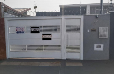 Casa 3dormitórios sendo 1 suíte e cozinha gourmet